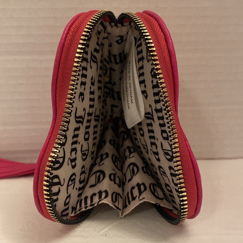 Juicy Couture Fuchsia Heart Wristlet - Picture 4 of 9